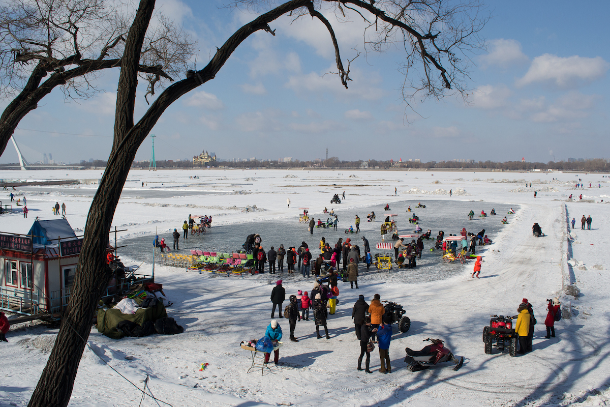 Snow activities on the Songhua River. 
