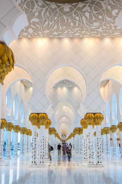 Things to do in Abu Dhabi: visit the Grand Mosque.