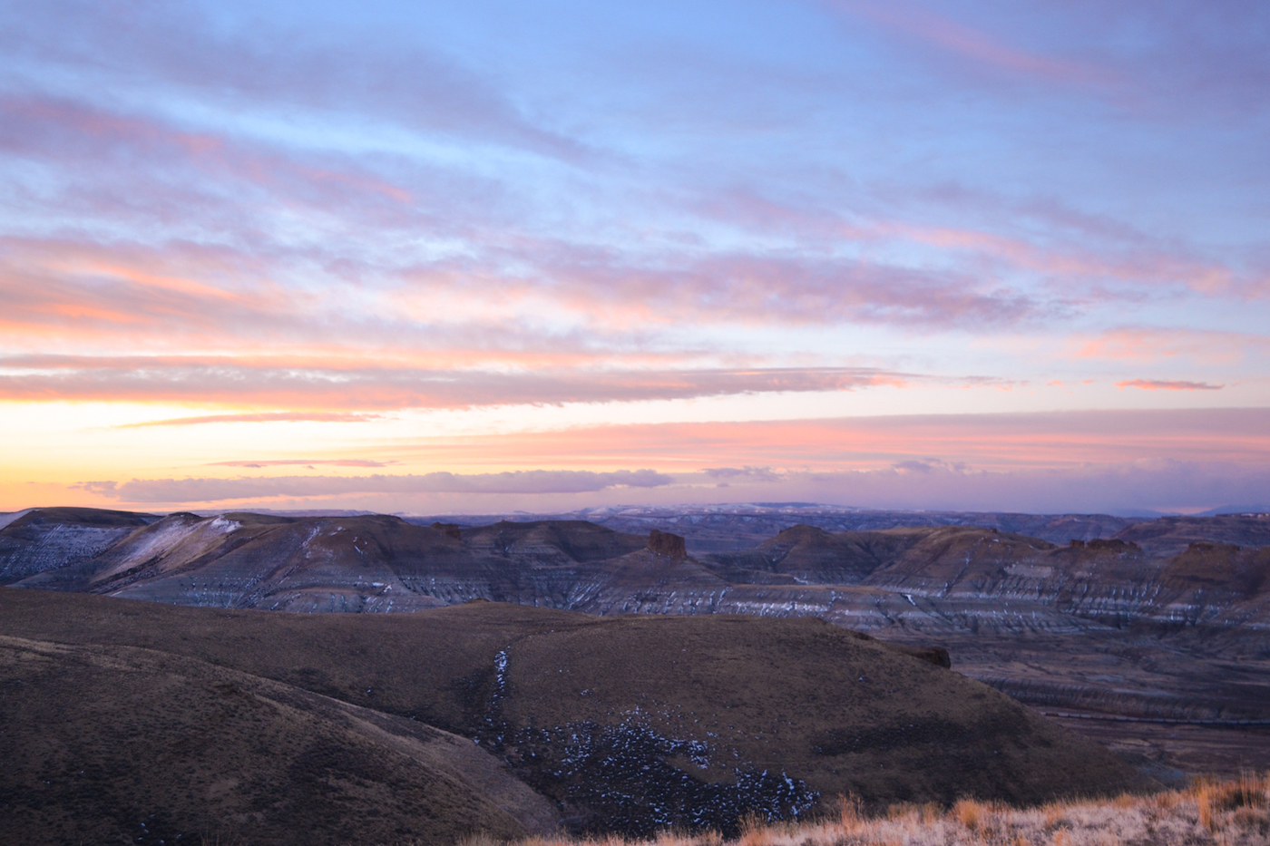 A colorful Wyoming sunset over the mountains near Green River.