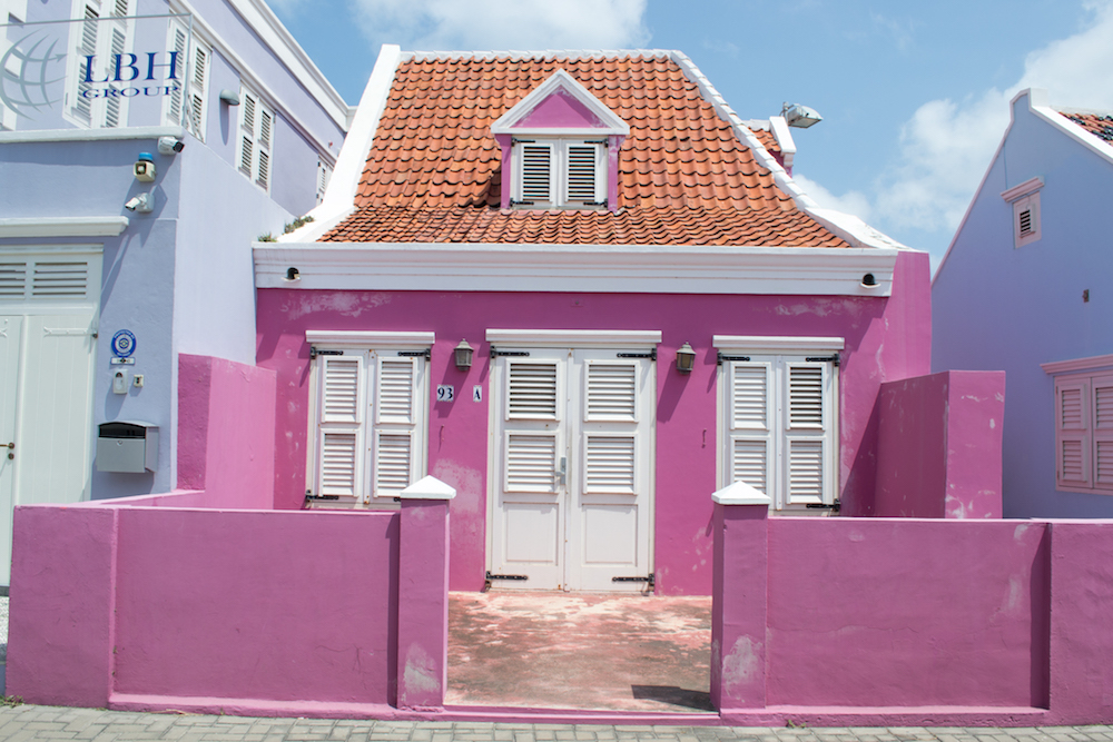A pink house on one of Willemstad