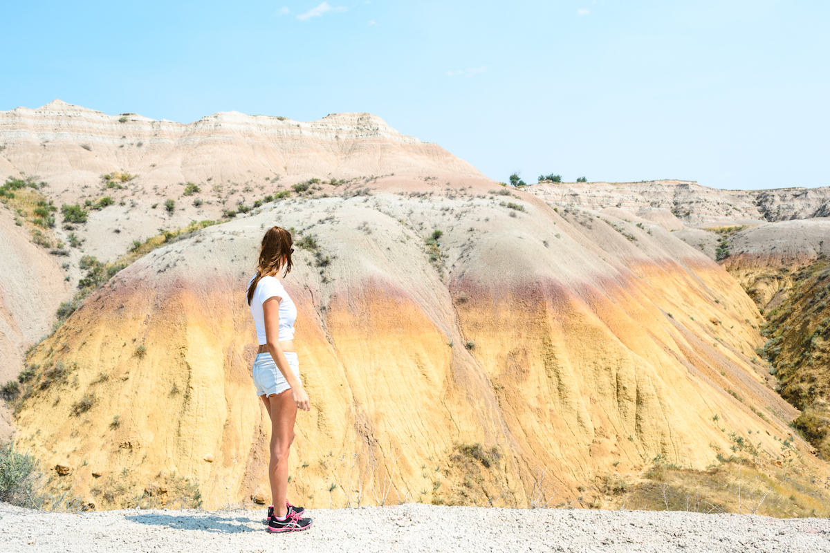Some incredible landscapes in the USA are the Yellows Mounds at the Badlands National Park.